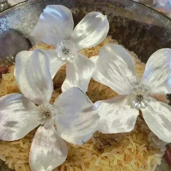 Haor pins for  special occasions - Picture 2 of 6